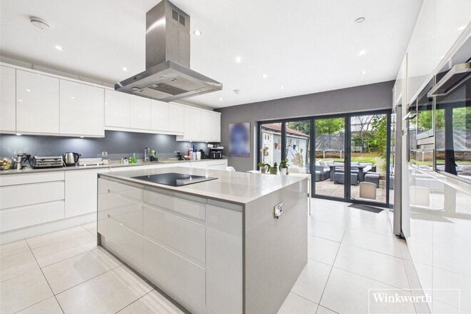 Farm Road, Edgware, HA8