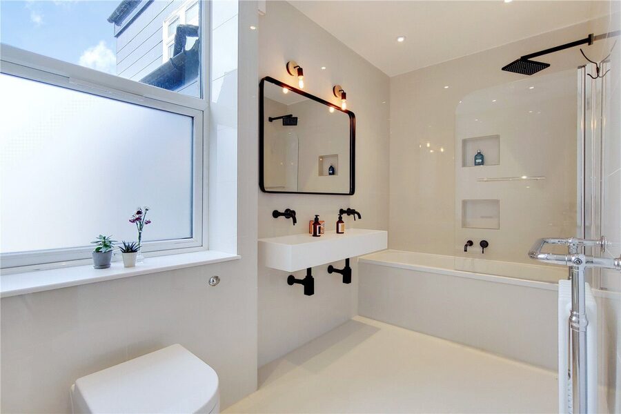 Master En-Suite