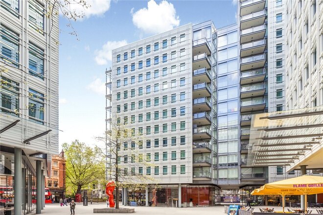 St Giles High Street, London, WC2H
