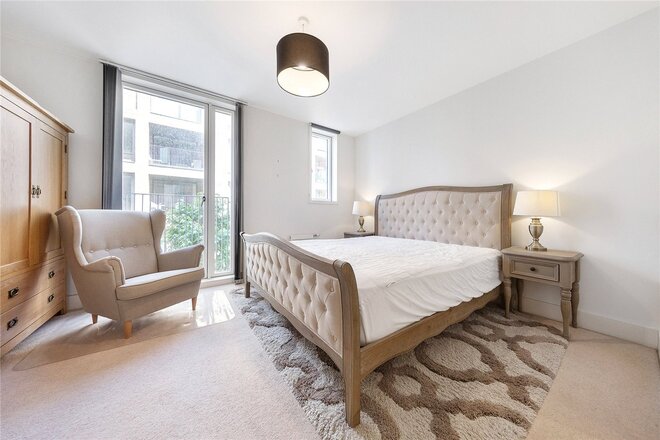 Narrowboat Avenue, Brentford, TW8
