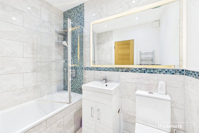 Edgwarebury Lane, Edgware, HA8