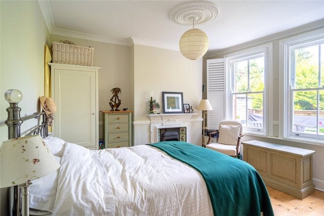 Salford Road, London, SW2