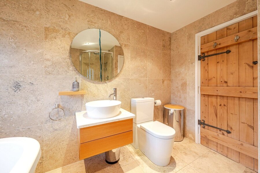 Family Bathroom 2