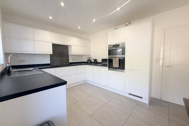Yeo Crescent, Devon, EX17