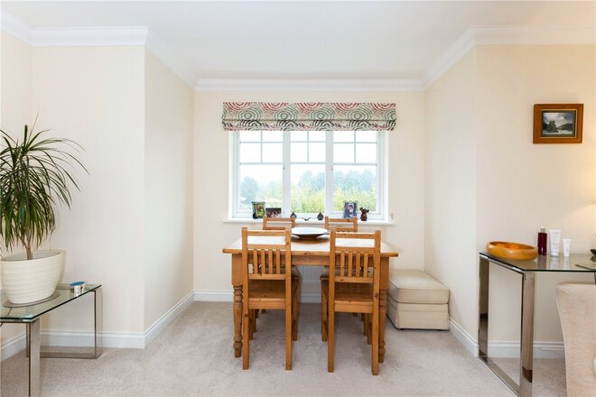 Grove Court, Newbury, RG14