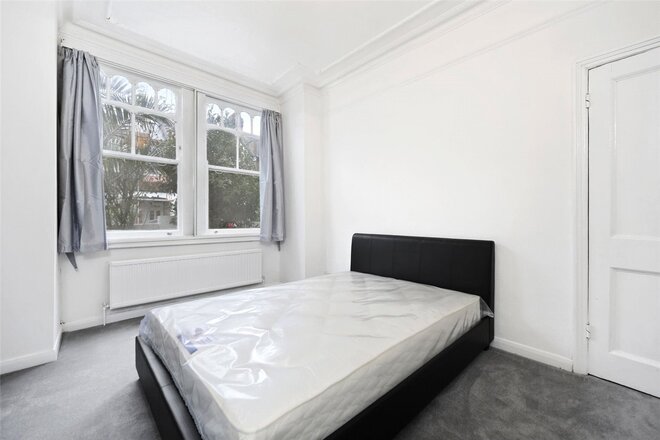 Collingbourne Road, London, W12