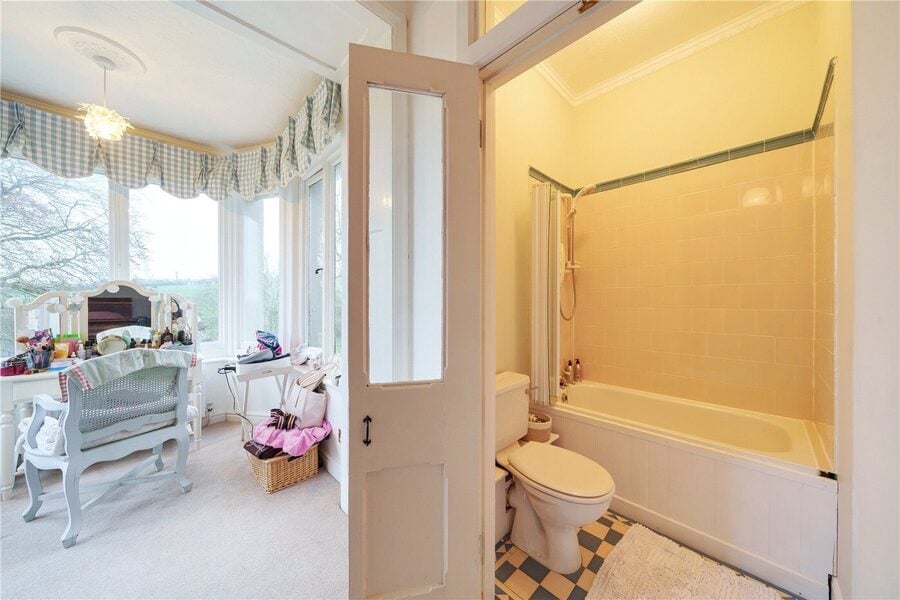 Ensuite