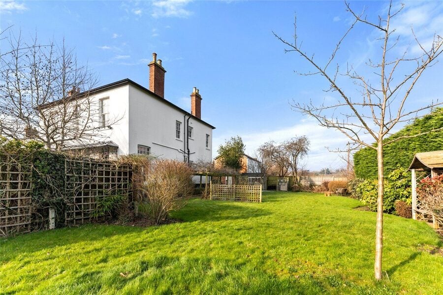 Lawns To House