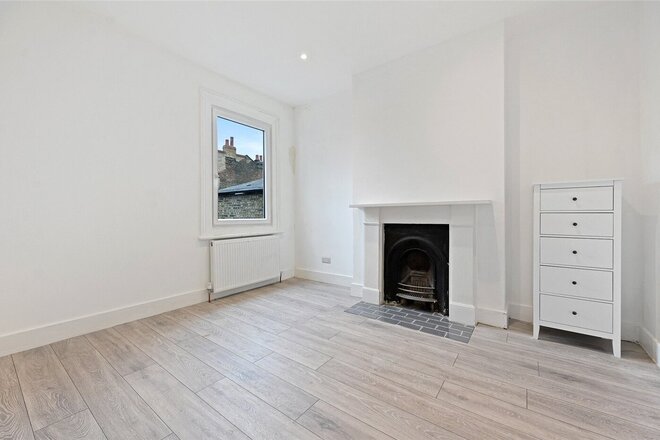 Bloemfontein Avenue, London, W12