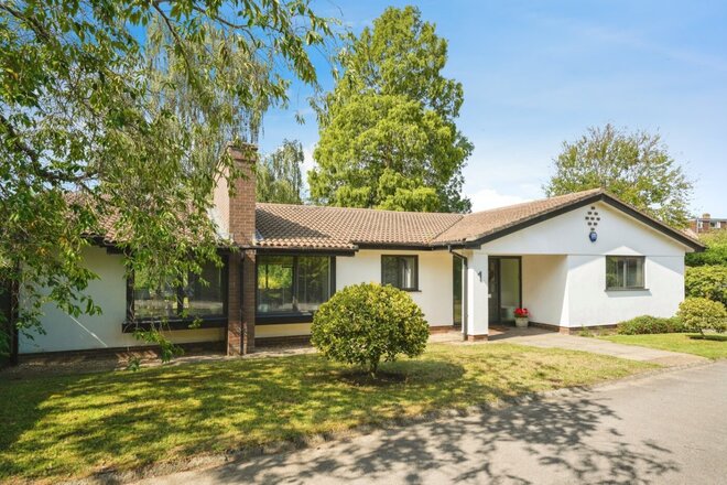 Silverthorn Close, Gloucestershire, GL53