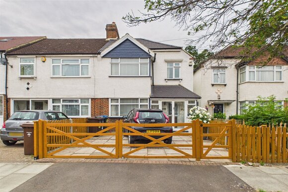 Lyndhurst Avenue, London, SW16
