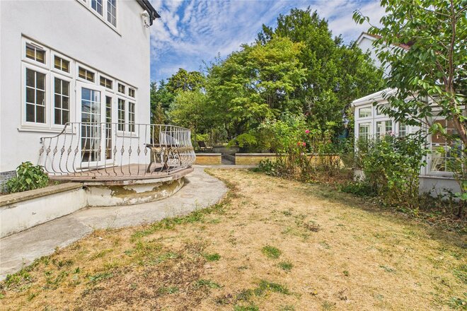 Norbury Hill, London, SW16