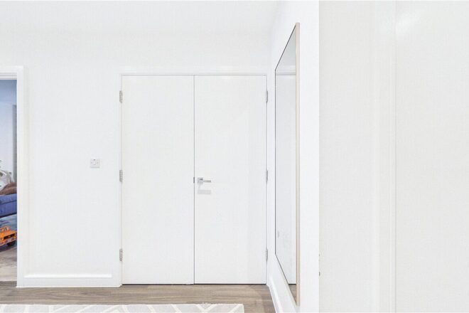 Bollo Bridge Road, London, W3