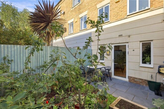 Chapman Place, London, N4