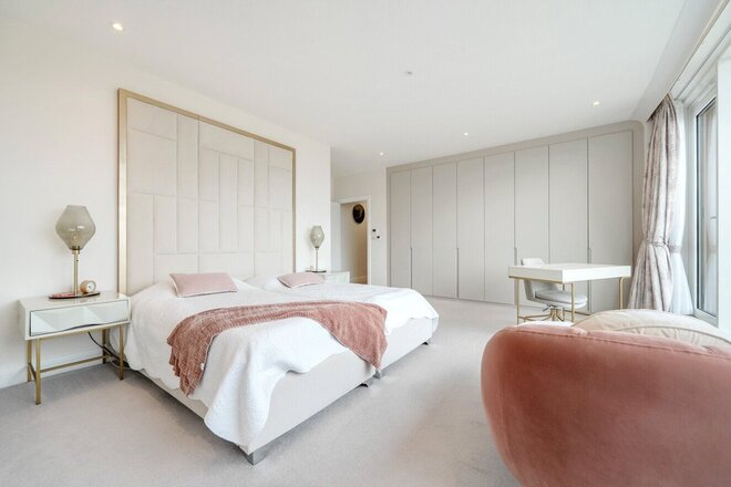 Inglis Way, London, NW7