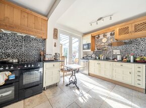 Sundial Avenue, London, SE25