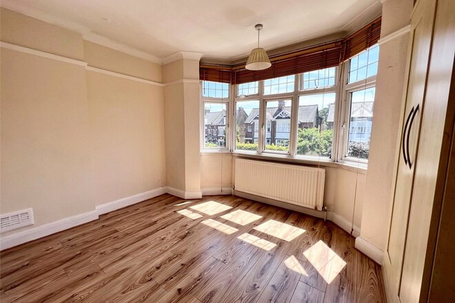Portsmouth Road, Surrey, KT7