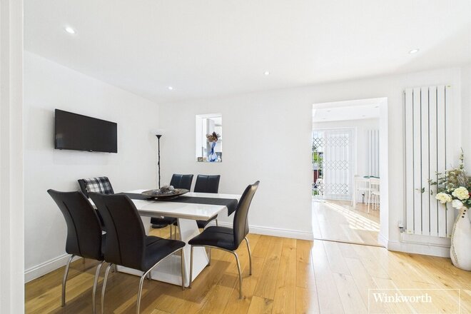 Winston Avenue, London, NW9