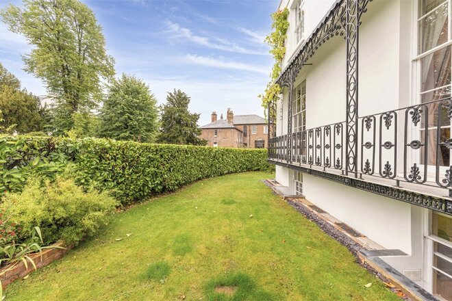 Lansdowne Circus, Warwickshire, CV32