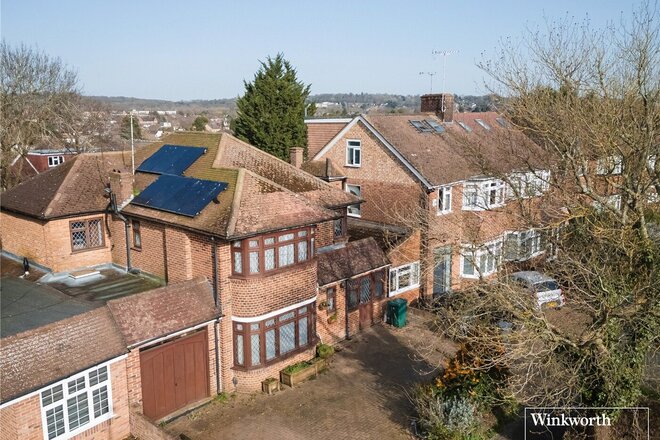 Wolmer Gardens, Edgware, HA8