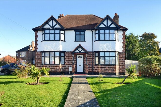 Hazlemere Gardens, Worcester Park, KT4