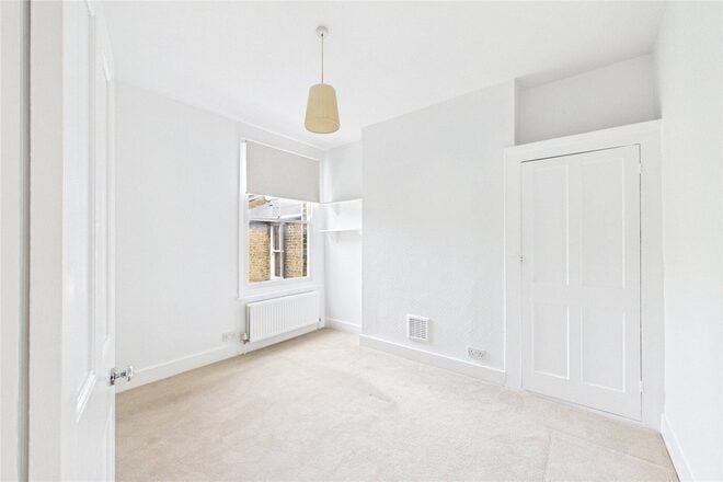 Dinsmore Road, London, SW12