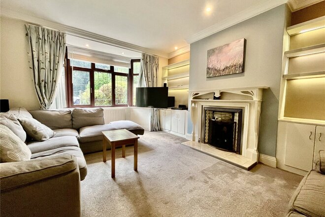 Queens Park West Drive, Dorset, BH8