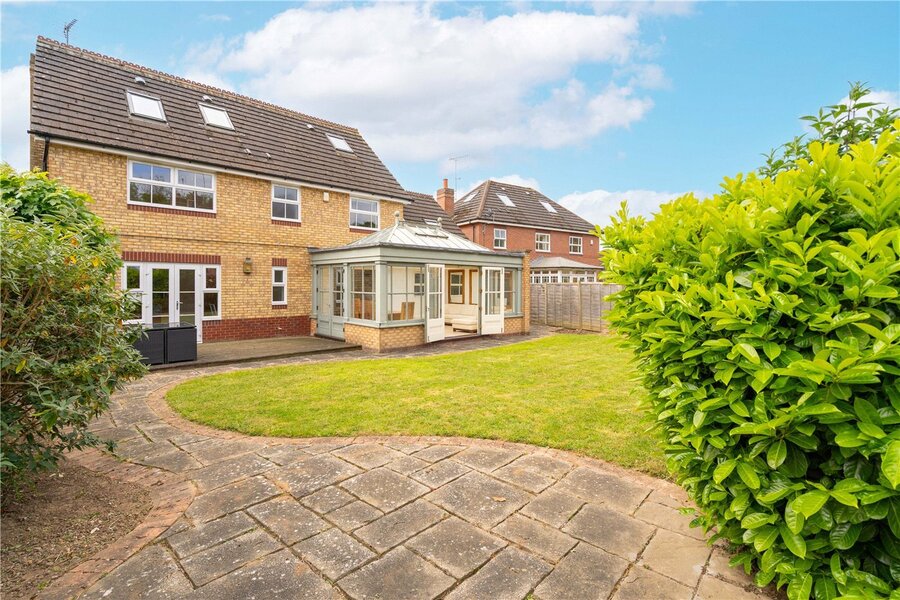 Garden To House