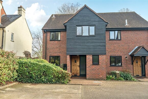 West Mead, Farnham, GU9