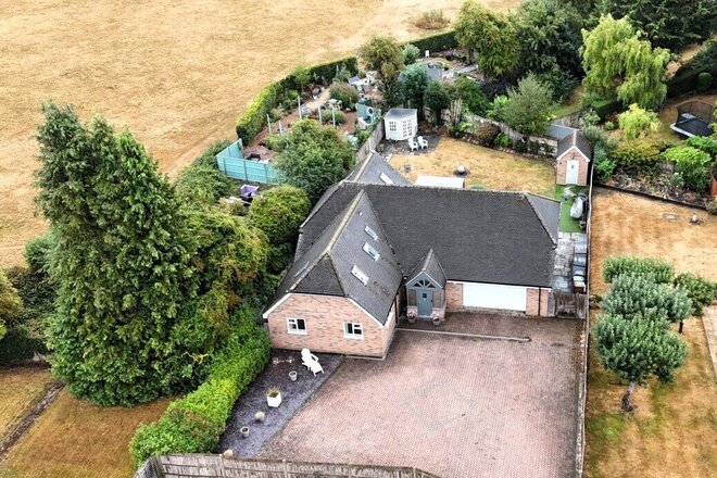 Buckskin Lane, Hampshire, RG22