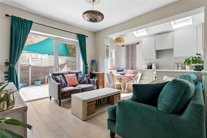 Dinsmore Road, London, SW12
