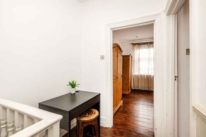 Holberton Gardens, London, NW10
