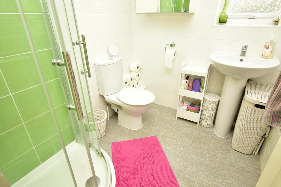 A EN SUITE.JPG
