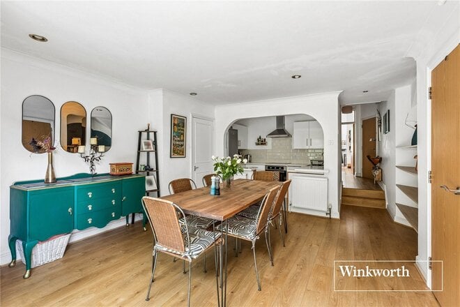 Etchingham Park Road, London, N3
