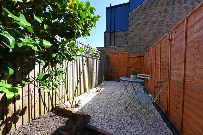 Balvernie Grove, Southfields, SW18