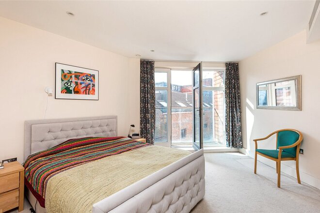 Moreton Street, London, SW1V