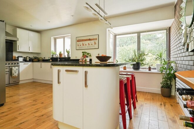 Silverthorn Close, Gloucestershire, GL53