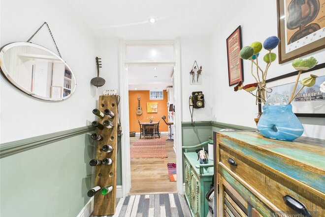 Uxbridge Road, Kingston upon Thames, KT1