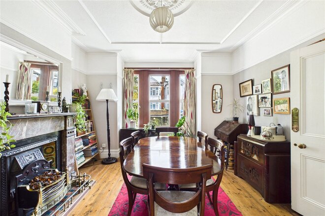 Salford Road, London, SW2