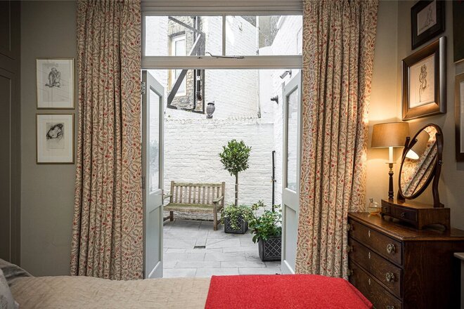 Winchester Street, London, SW1V