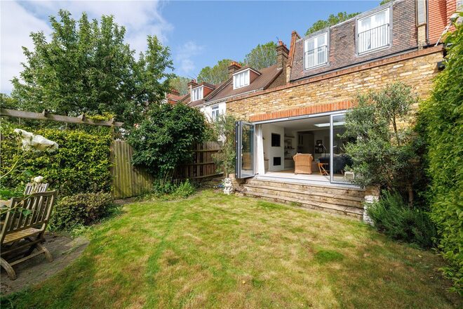 Daisy Lane, London, SW6