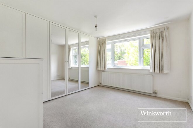 Cameron Close, Whetstone, N20