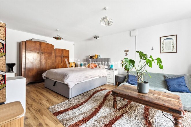 Spencer Avenue, London, N13