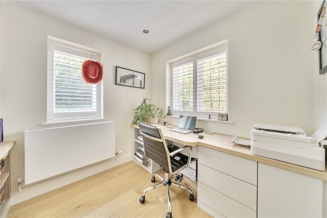 Moor Park Way, Surrey, GU9