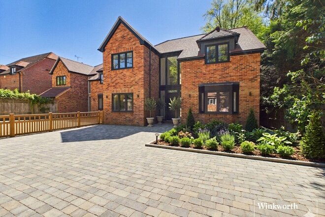 Collaroy Road, Thatcham, RG18