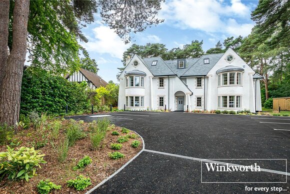 Golf Links Road, Dorset, BH22