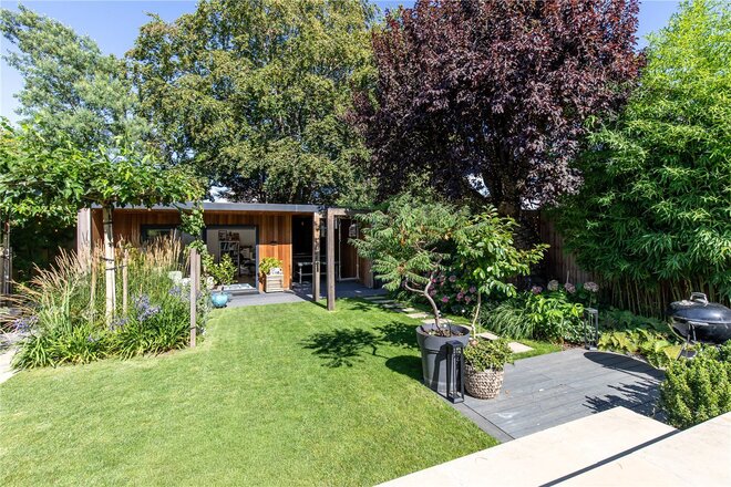 Gunnersbury Avenue, London, W5