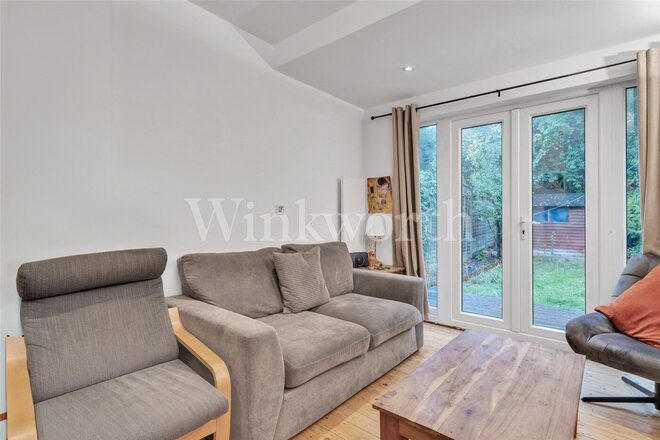 Golders Green Crescent, London, NW11