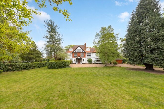 Lyne Crossing Road, Lyne, KT16