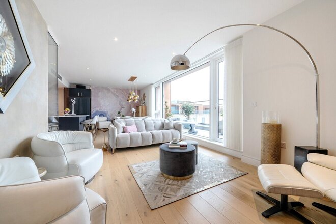 Inglis Way, London, NW7